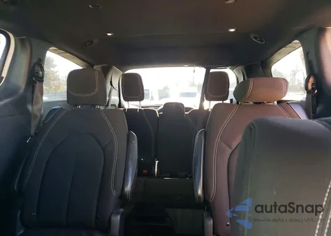 2022 Chrysler Pacifica Touring z USA, uszkodzony, nr VIN 2C4RC1FG1NR104843